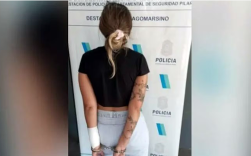 Encontró a su novio en la cama con otra mujer, quiso prenderlos fuego, pero incendió su casa