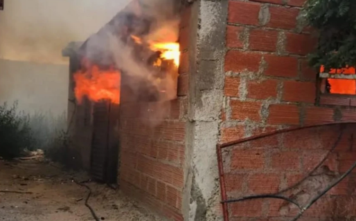 Una familia perdió todo en un incendio y pide ayuda para reconstruir su hogar