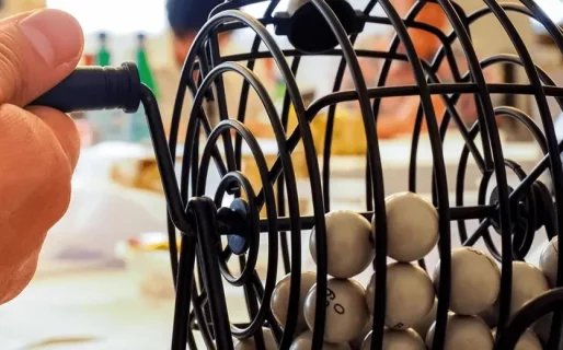 Realizan un bingo para comprar alimento y ayudar a distintas familias