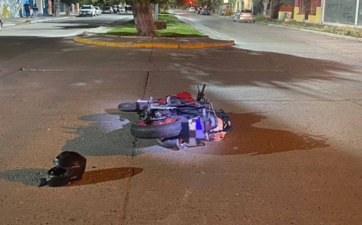 Choque en Sarmiento: Motociclistas heridos fueron derivados al Hospital de Comodoro