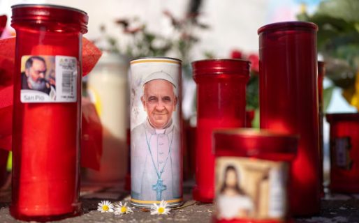 El papa Francisco pasó otra noche tranquila y descansa en el hospital