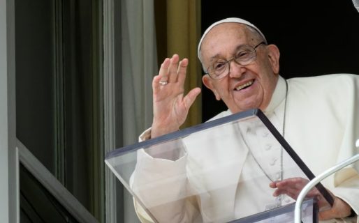 El papa Francisco sufrió otra crisis respiratoria, pero está lúcido: su pronóstico es reservado
